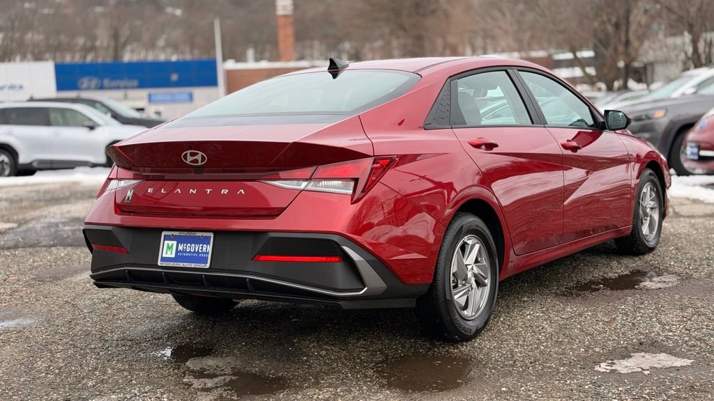 Certified 2025 Hyundai Elantra SE w/ Cargo Package image 11