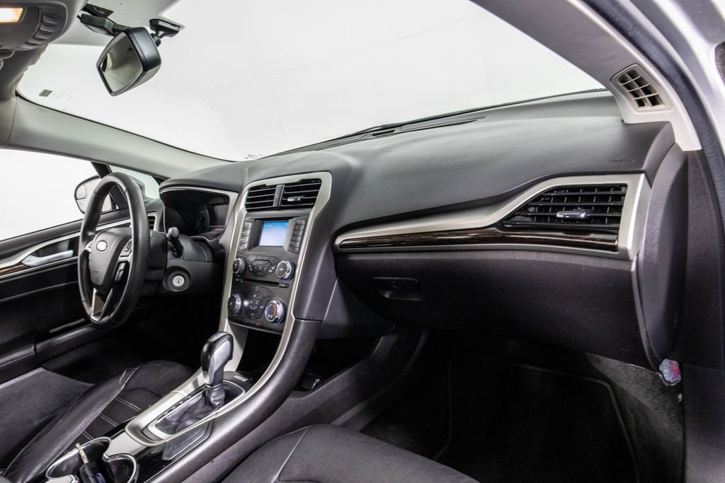 Used 2015 Ford Fusion SE w/ Equipment Group 202A FWD image 17