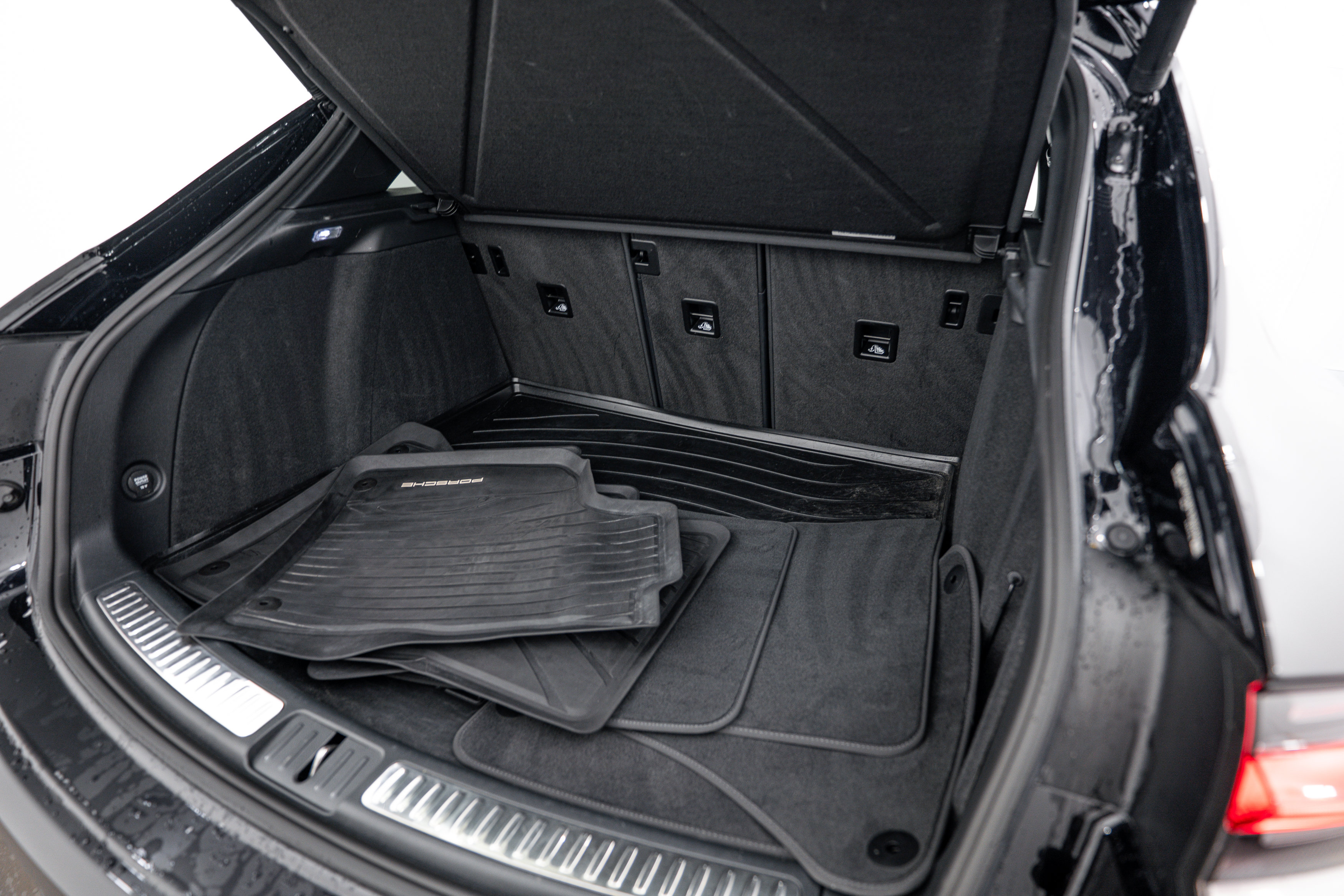 Certified 2021 Porsche Macan S AWD/4WD image 26