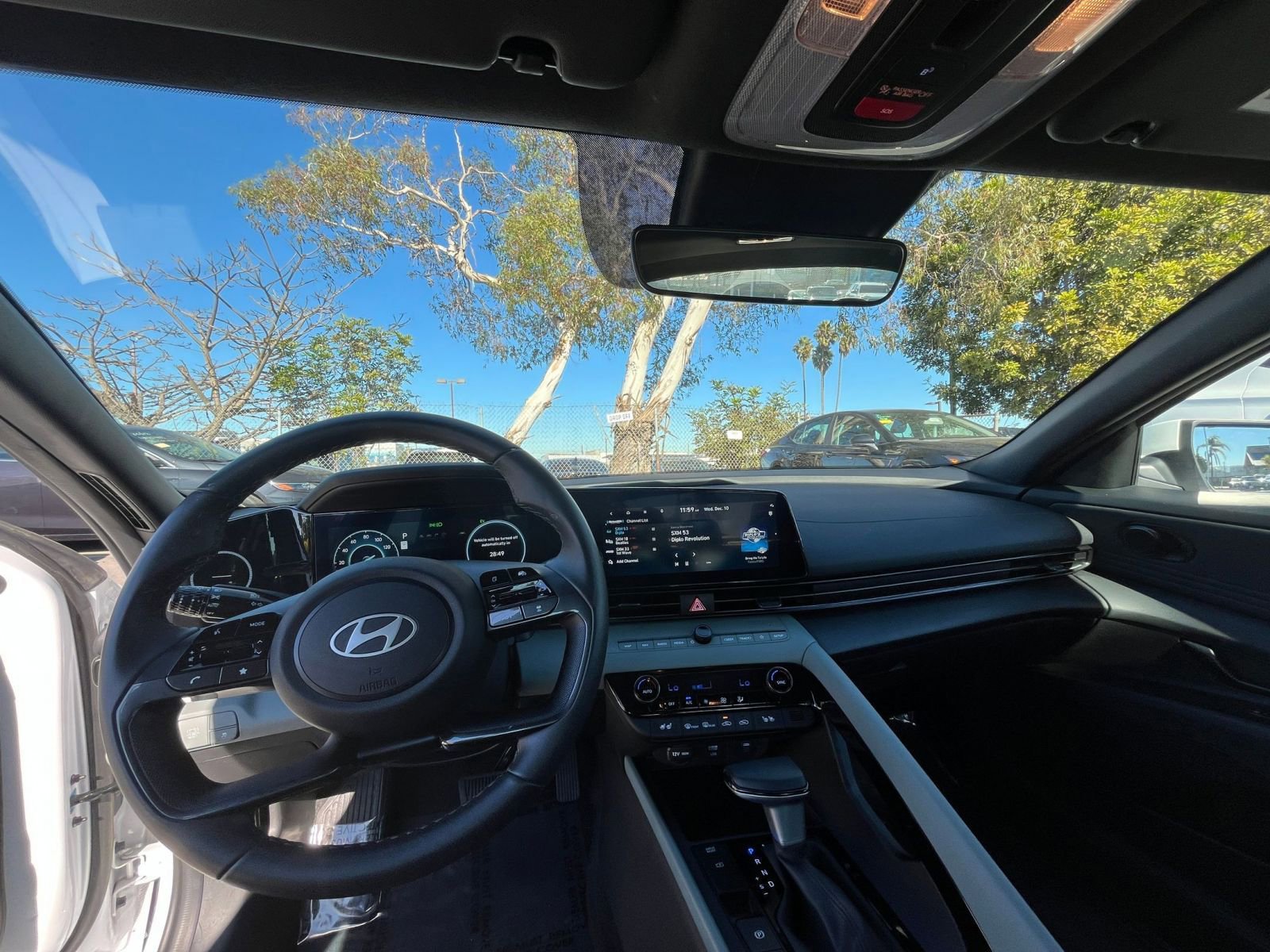 Used 2025 Hyundai Elantra Limited image 34