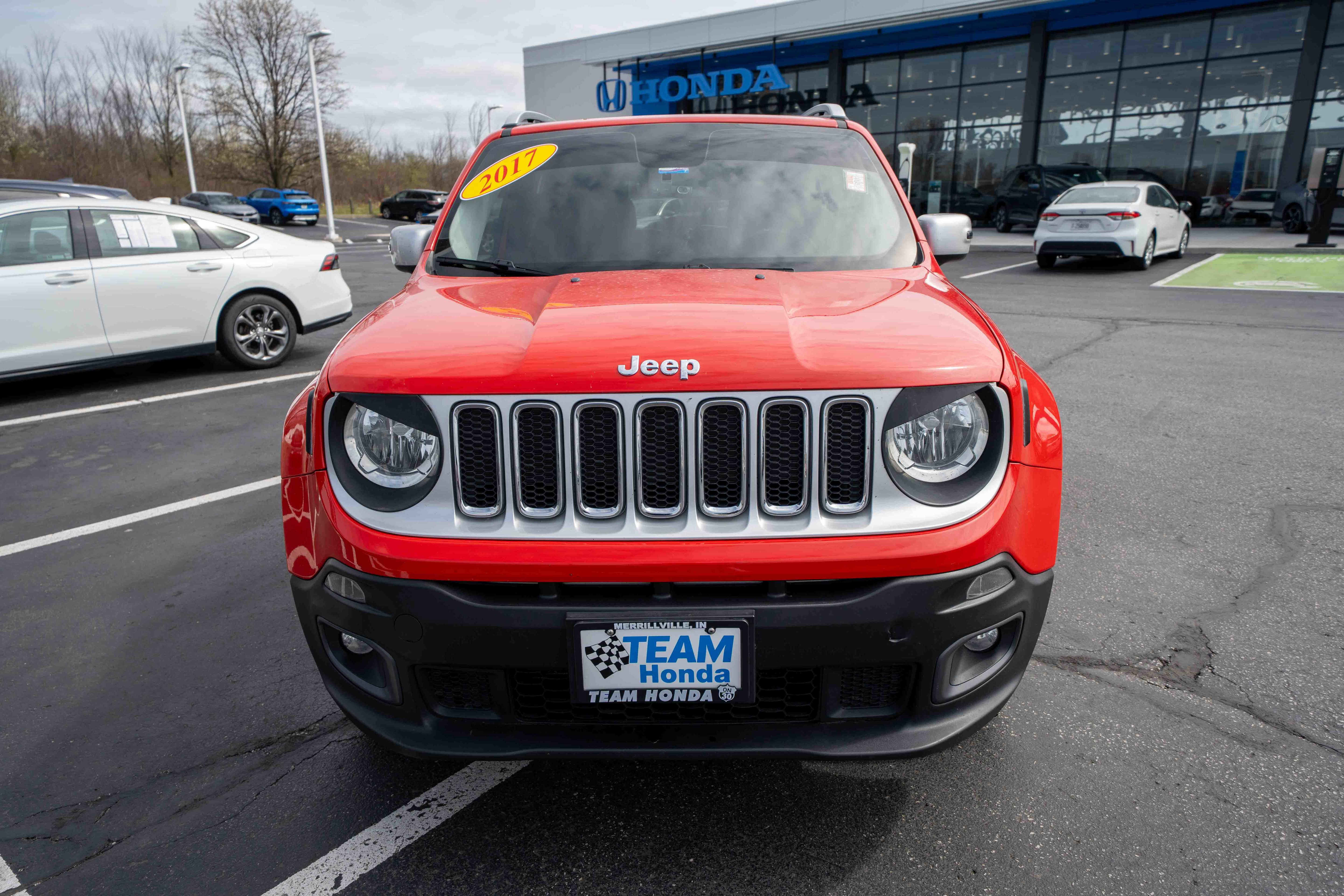 Used 2017 Jeep Renegade Limited image 2