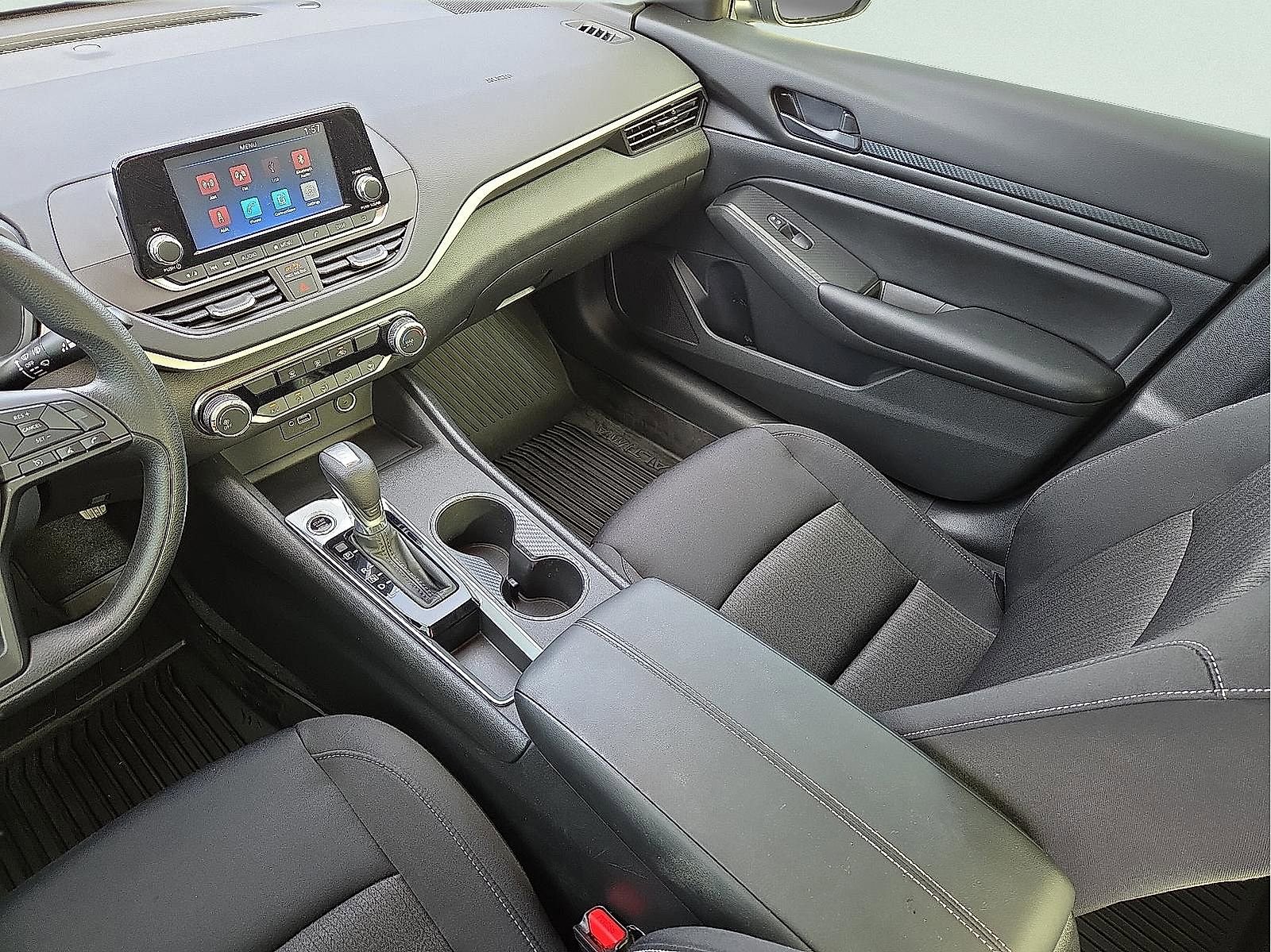 Used 2024 Nissan Altima 2.5 S image 11