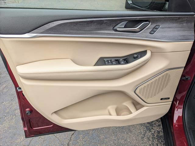 Used 2022 Jeep Grand Cherokee Limited image 11