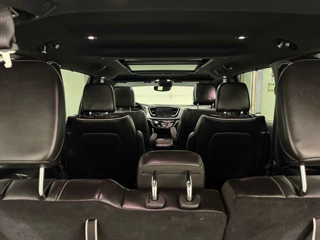 Used 2025 Chrysler Pacifica Limited FWD image 10