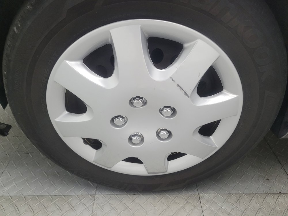 Used 2020 Nissan Versa SV FWD image 31