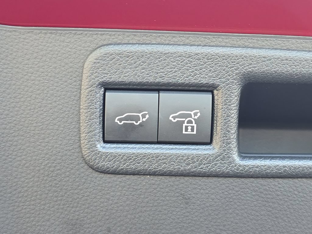Used 2021 Toyota Venza LE w/ Carpet Mat Package (TMS) AWD/4WD image 16