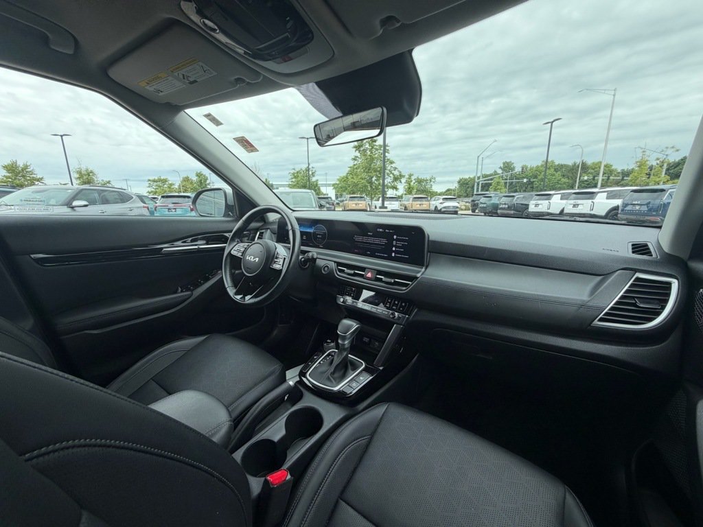 Used 2024 Kia Seltos EX FWD image 9