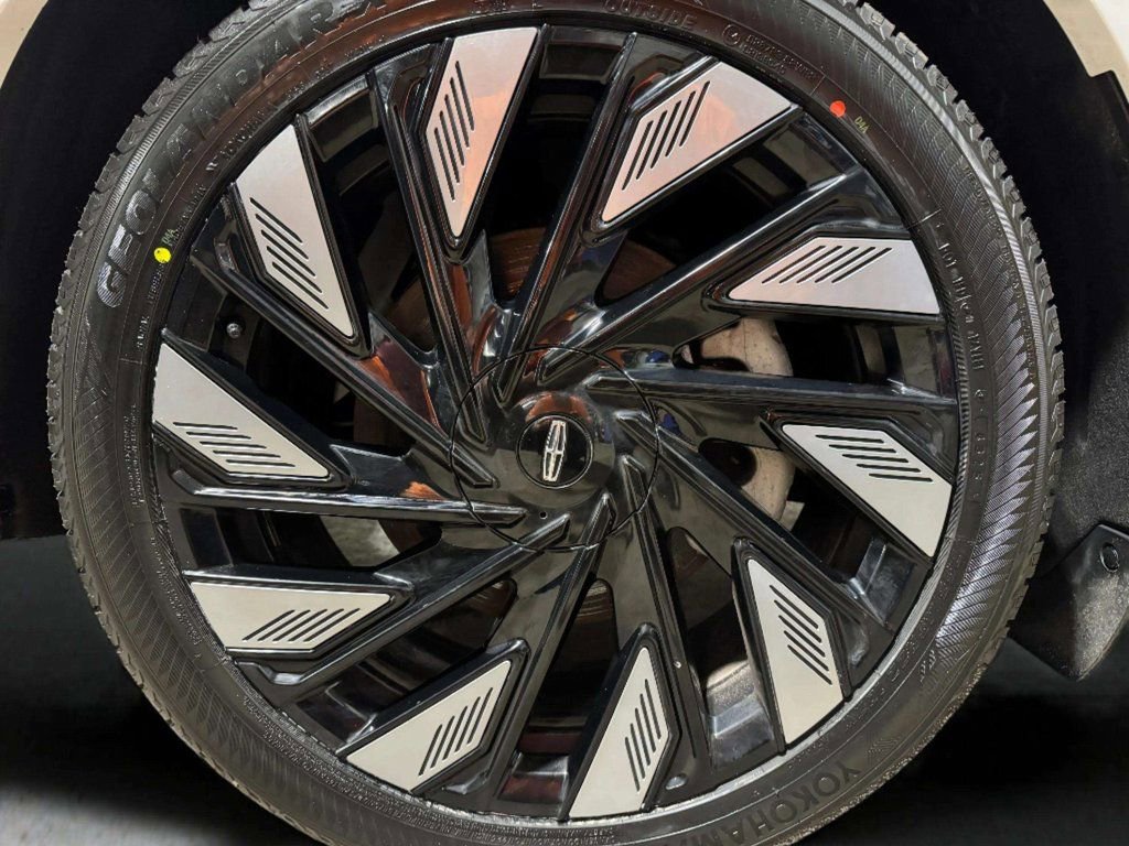 Certified 2024 Lincoln Nautilus Reserve w/ Jet Appearance Package (87T) AWD/4WD image 29