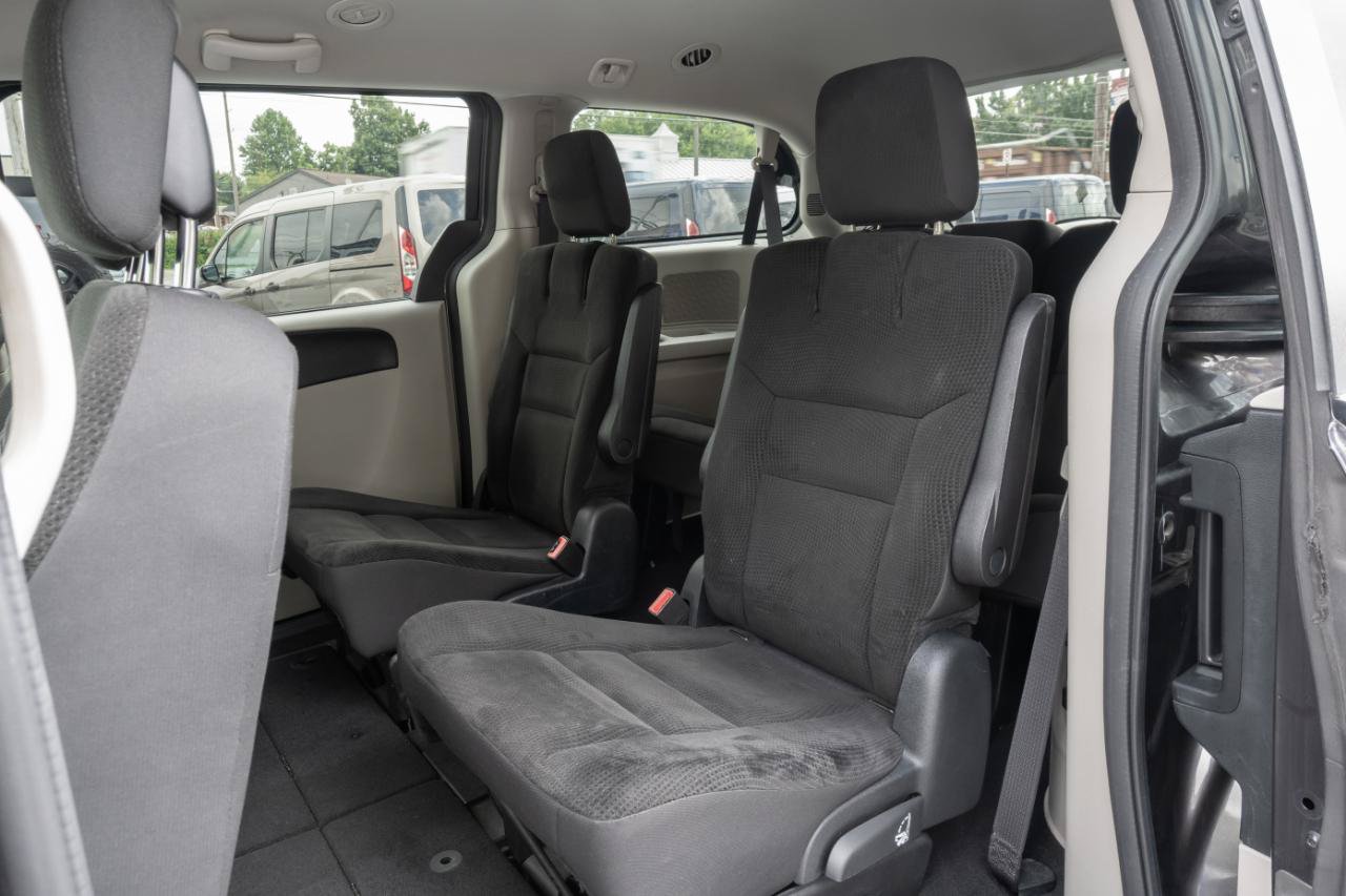Used 2017 Dodge Grand Caravan SE w/ Power Window Group FWD image 17