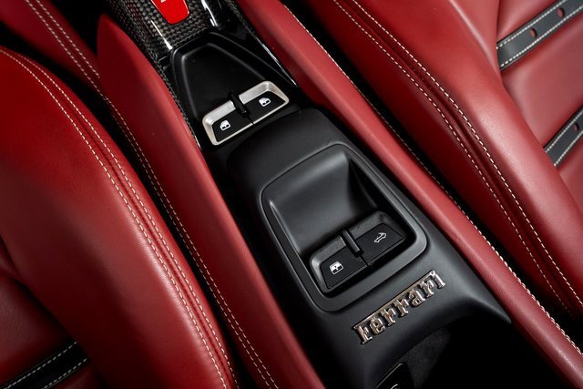 Used 2022 Ferrari F8 Tributo image 46