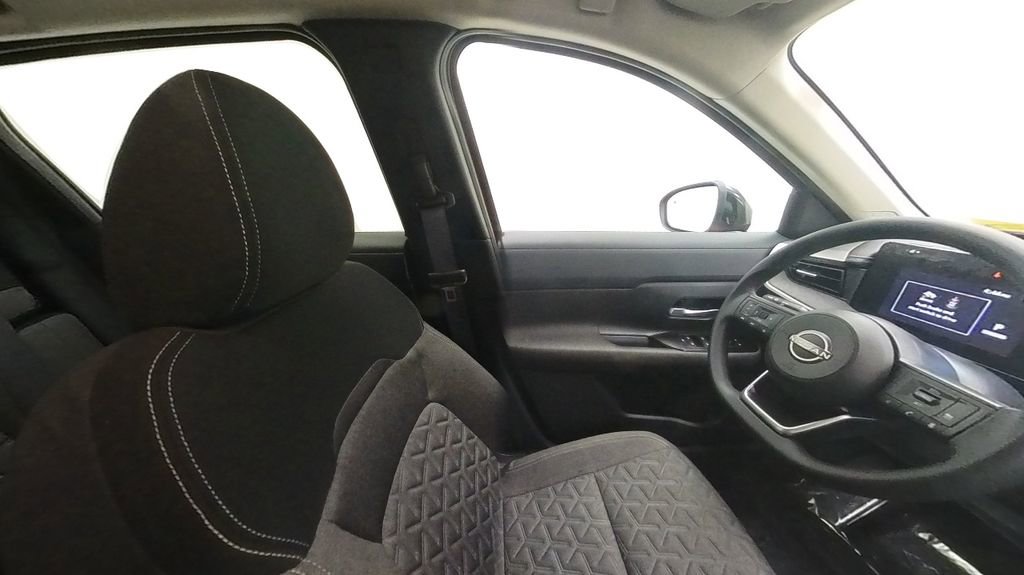Used 2025 Nissan Kicks SV AWD/4WD image 24
