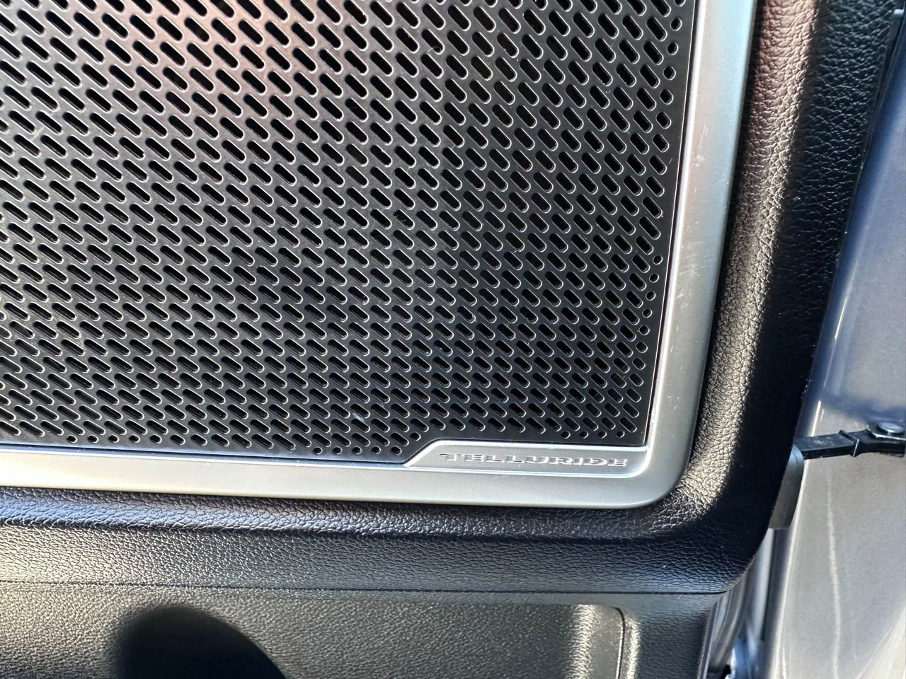 Used 2022 Kia Telluride S FWD image 22
