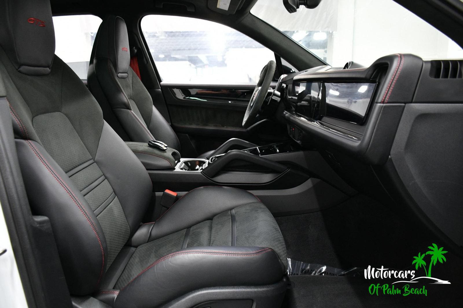 Used 2025 Porsche Cayenne GTS AWD/4WD image 69