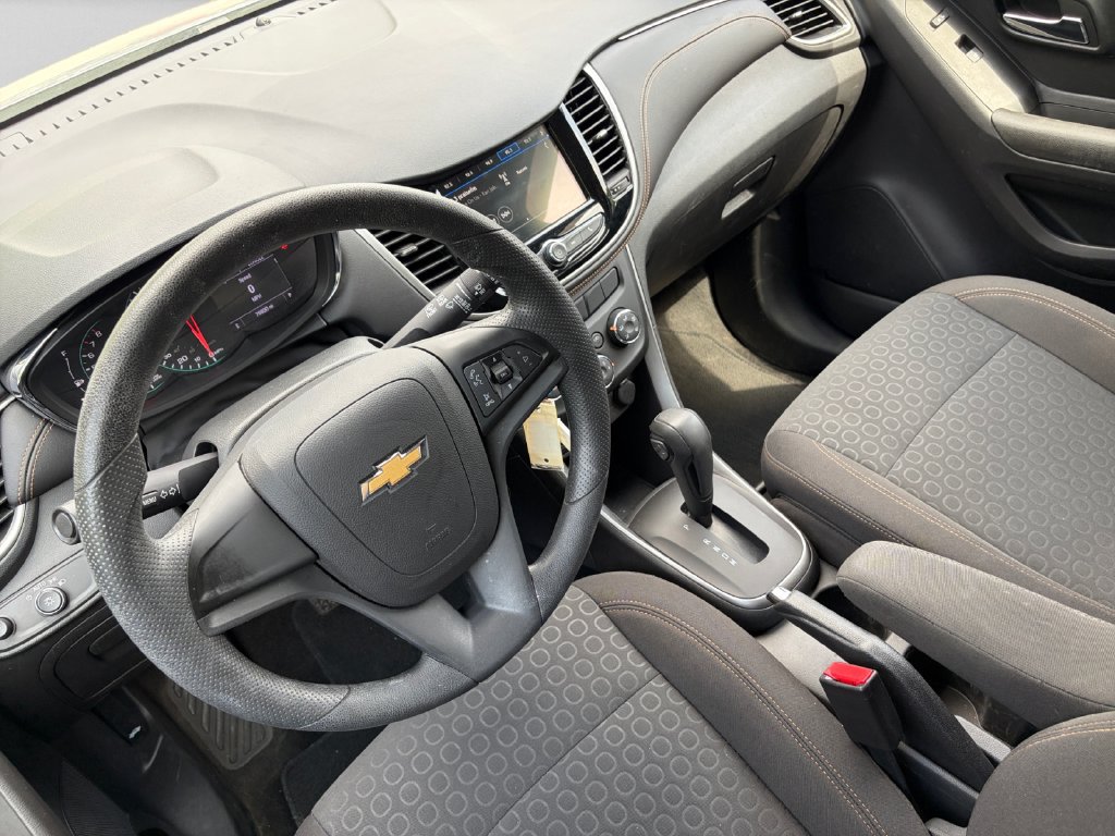 Used 2018 Chevrolet Trax LS AWD/4WD image 35