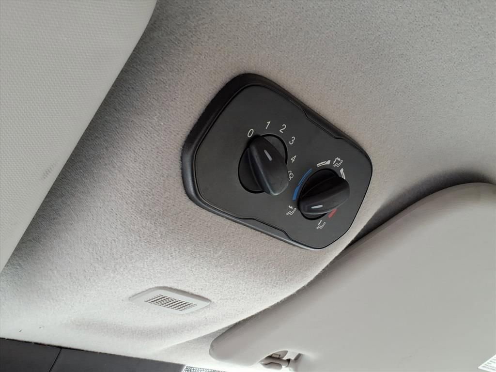 Used 2017 Ford Transit 150 XLT image 21