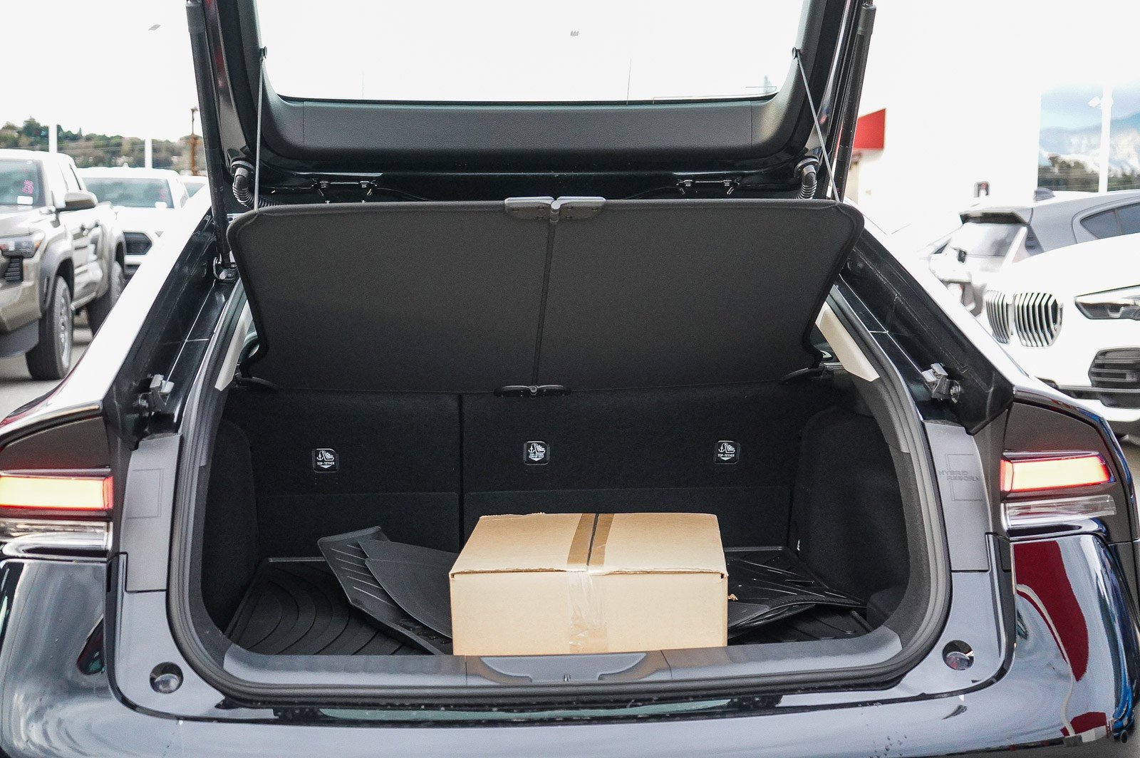 New 2026 Toyota Prius Plug-In Hybrid FWD image 13