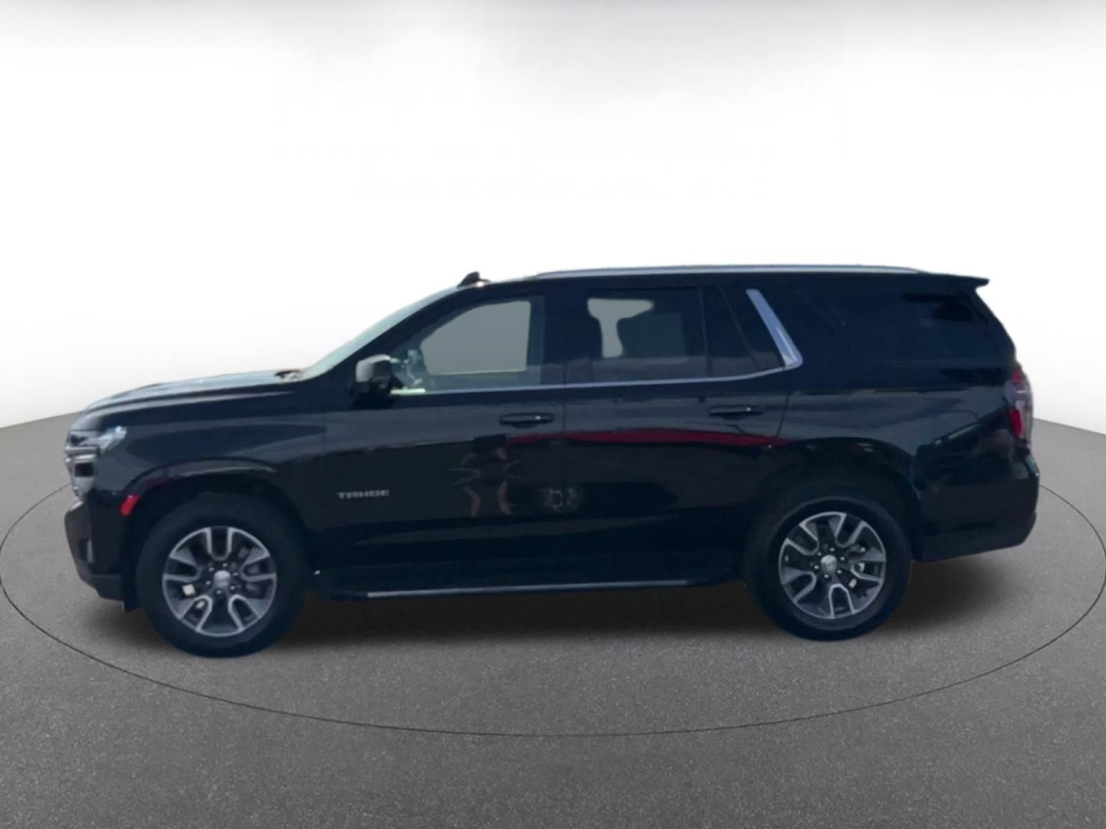 Used 2024 Chevrolet Tahoe LT w/ Luxury Package RWD image 8