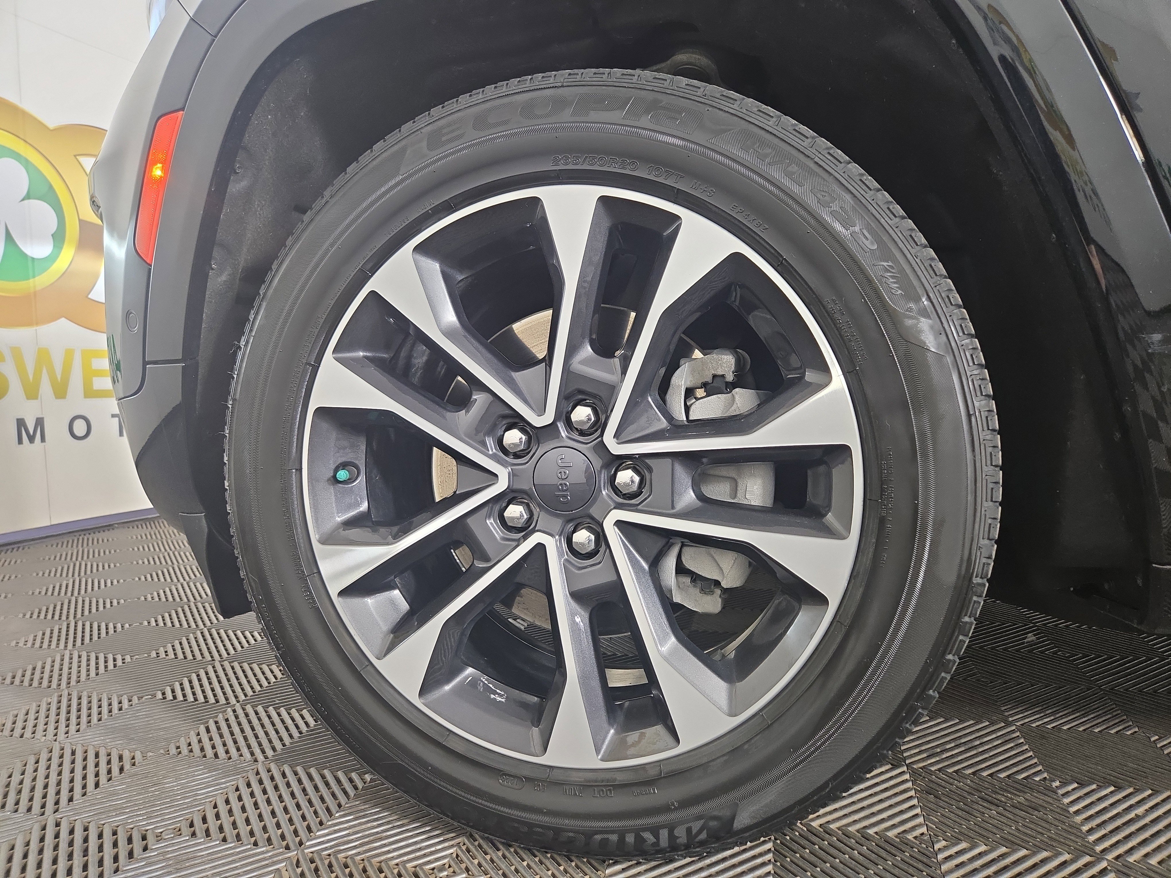 Used 2023 Jeep Grand Cherokee L Overland AWD/4WD image 36
