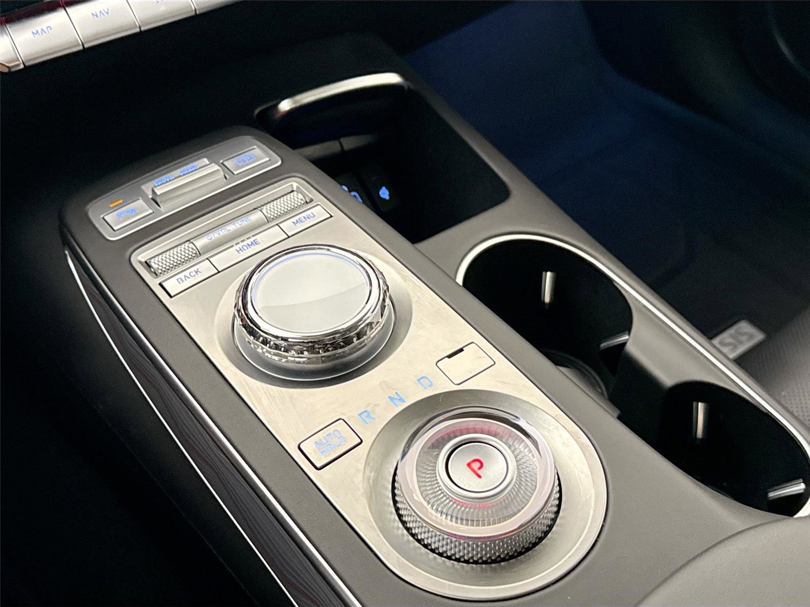 Used 2024 Genesis GV70 2.5T w/ Advanced Package image 27