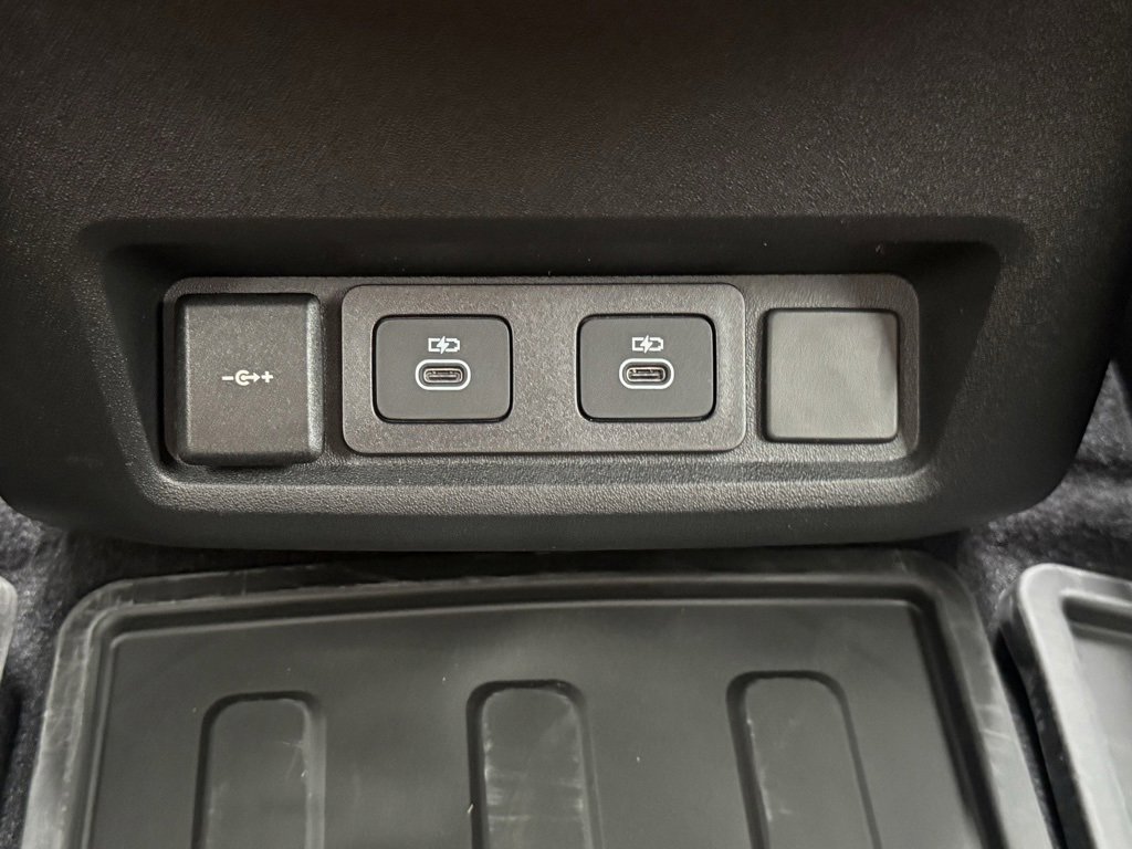 New 2025 Land Rover Discovery Dynamic SE image 37