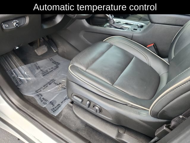 Used 2022 Chevrolet Traverse Premier w/ LPO, Floor Liner Package AWD/4WD image 21