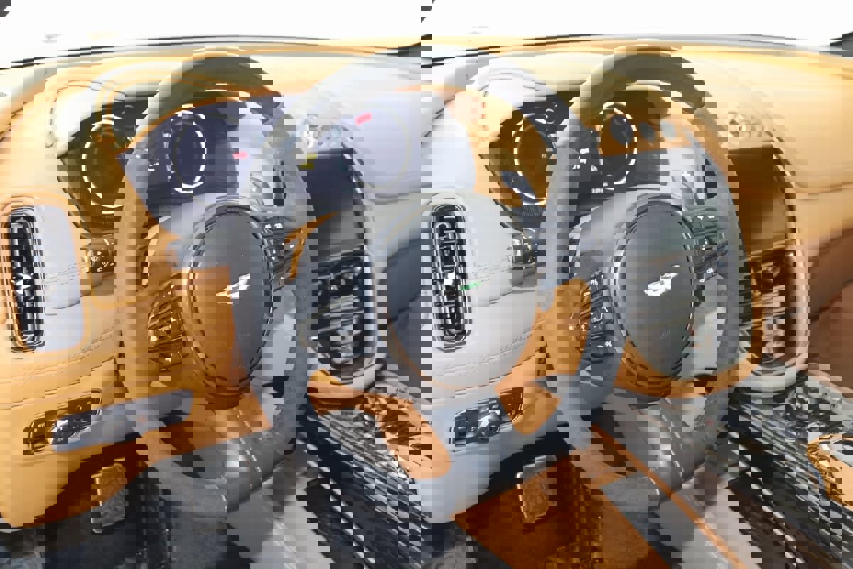 Used 2023 Aston Martin DBX 707 image 6