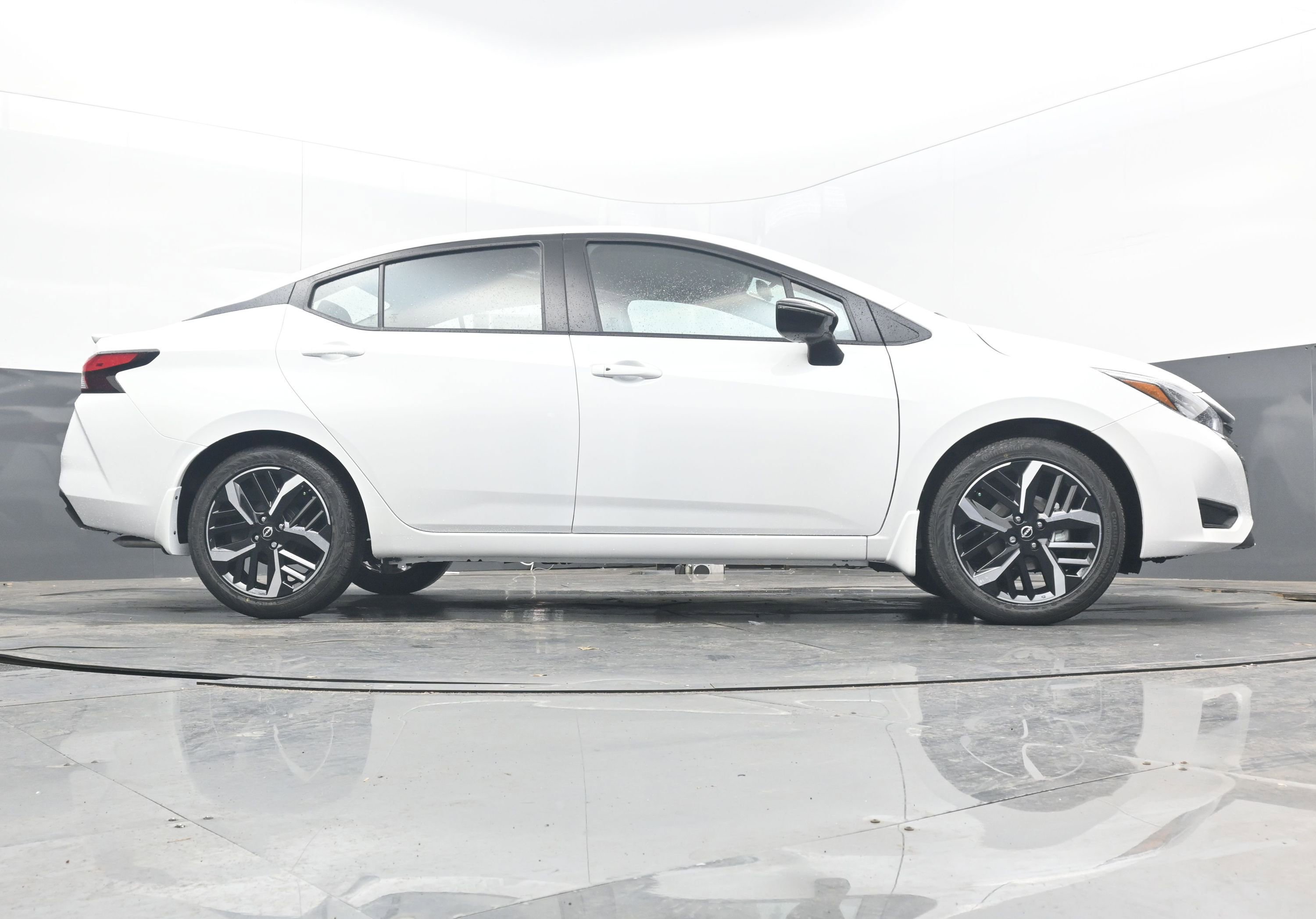 New 2025 Nissan Versa SR image 29