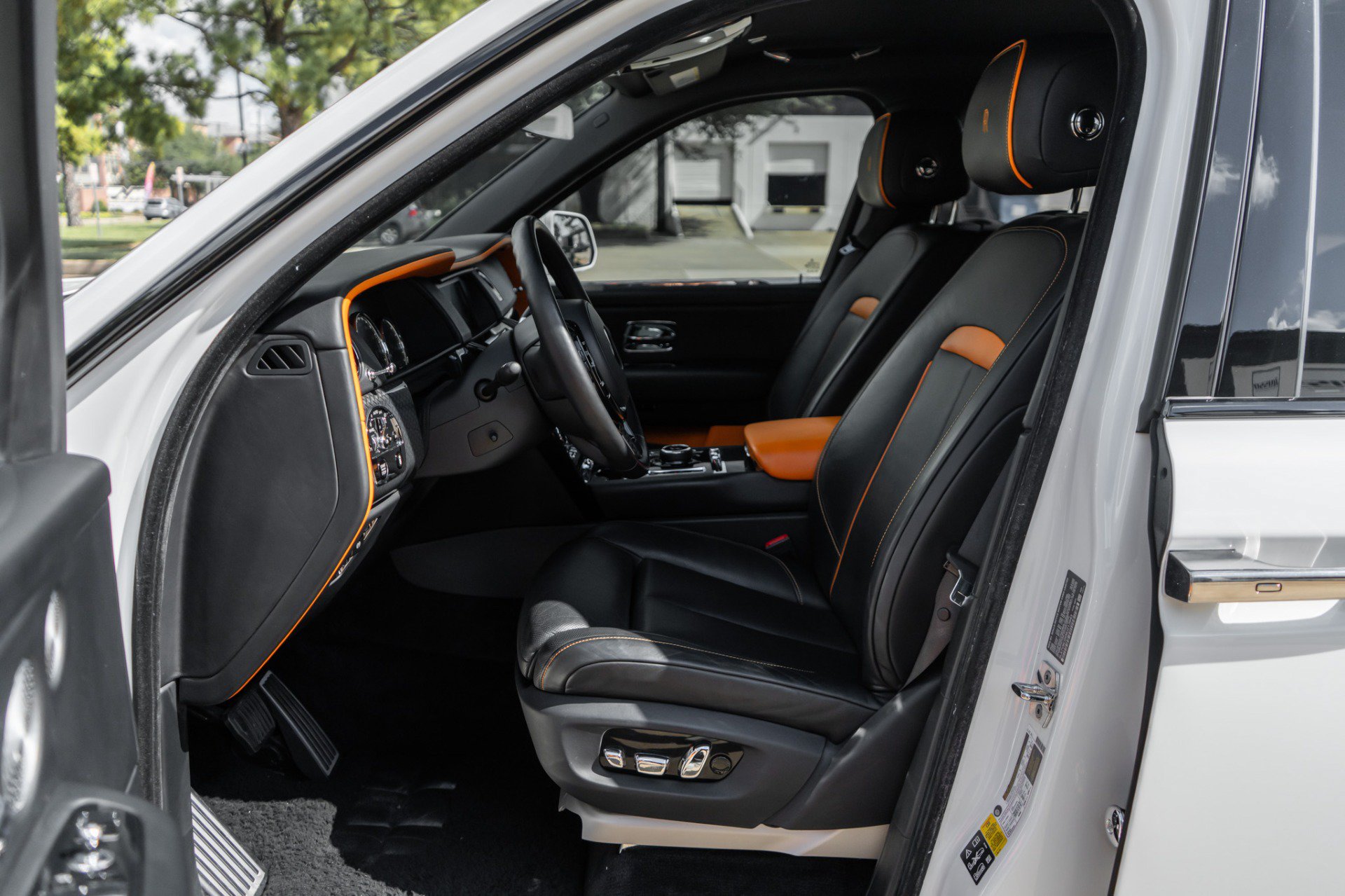 Used 2022 Rolls-Royce Cullinan Black Badge w/ Dark Exterior Package AWD/4WD image 5