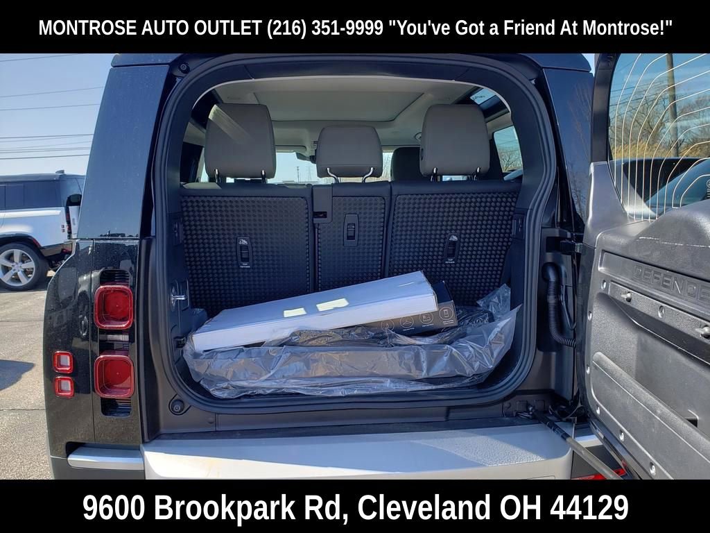 New 2025 Land Rover Defender 90 S image 9