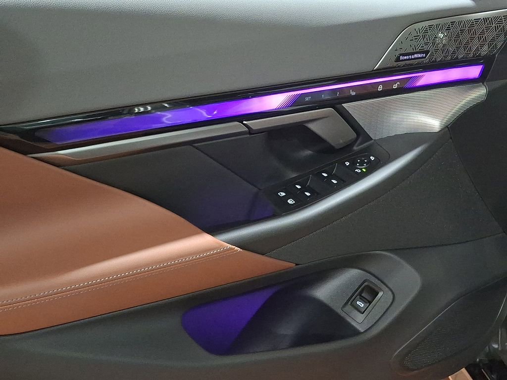 Used 2025 BMW i5 xDrive40 image 10