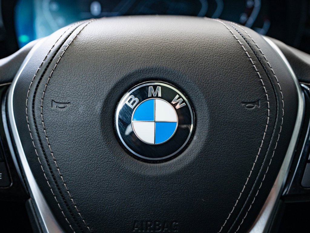 Used 2021 BMW 540i xDrive w/ Premium Package image 25