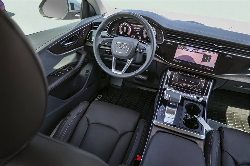 Used 2024 Audi Q8 Prestige image 30