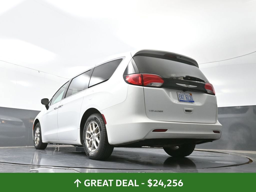 Used 2024 Chrysler Voyager LX image 31