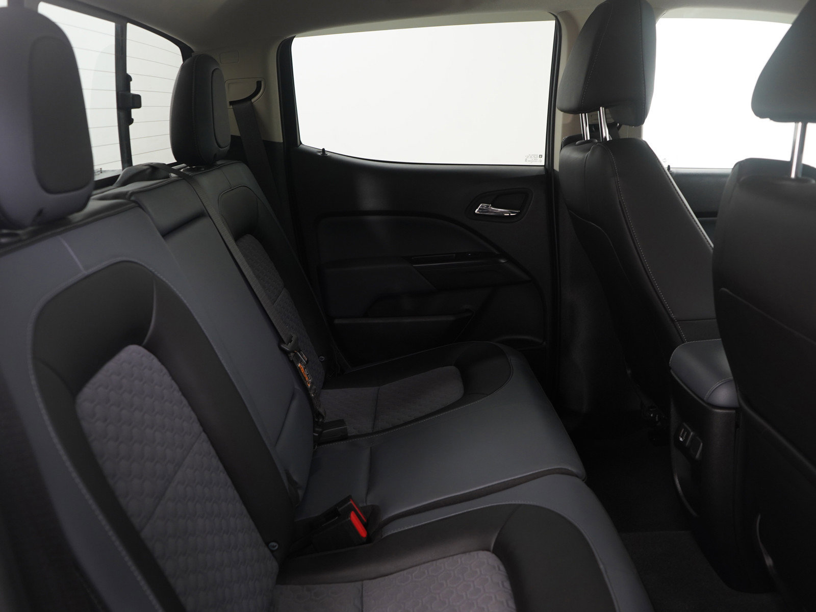 Used 2022 Chevrolet Colorado Z71 w/ Safety Package image 12