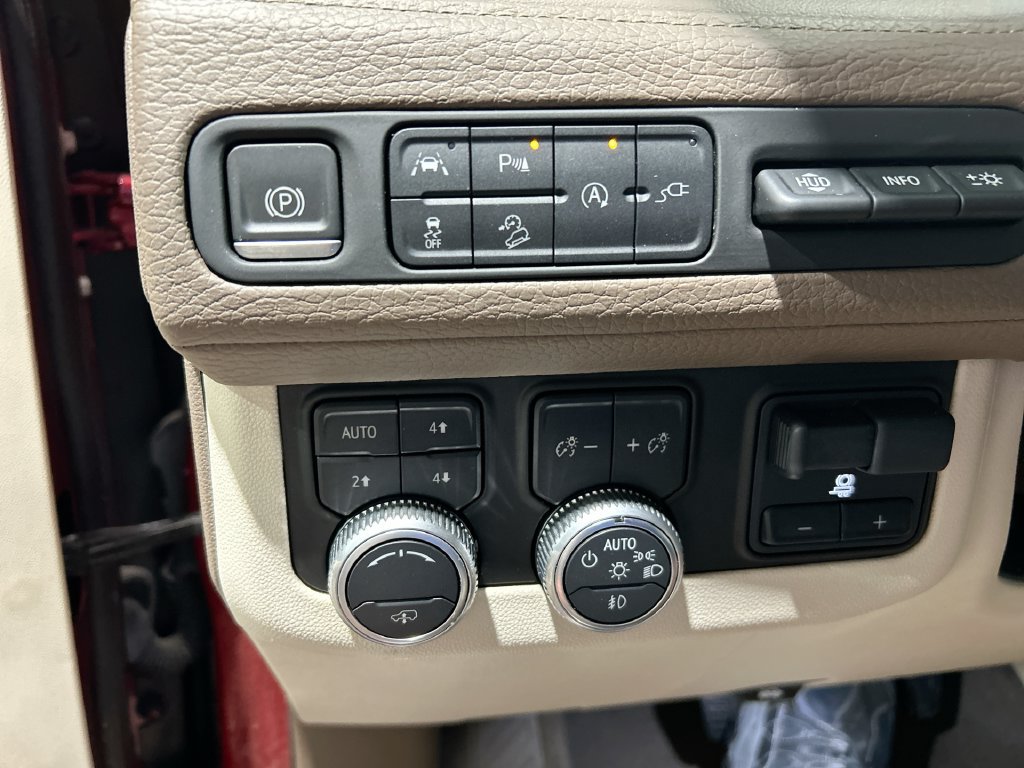 Used 2021 GMC Yukon Denali w/ Denali Premium Package AWD/4WD image 21