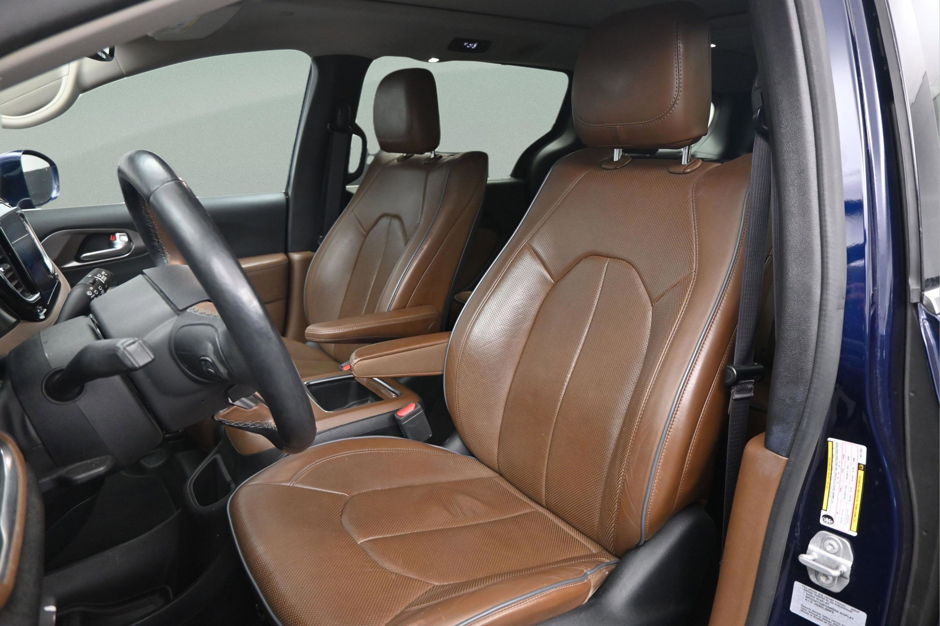 Used 2017 Chrysler Pacifica Limited w/ UConnect Theater Package image 31