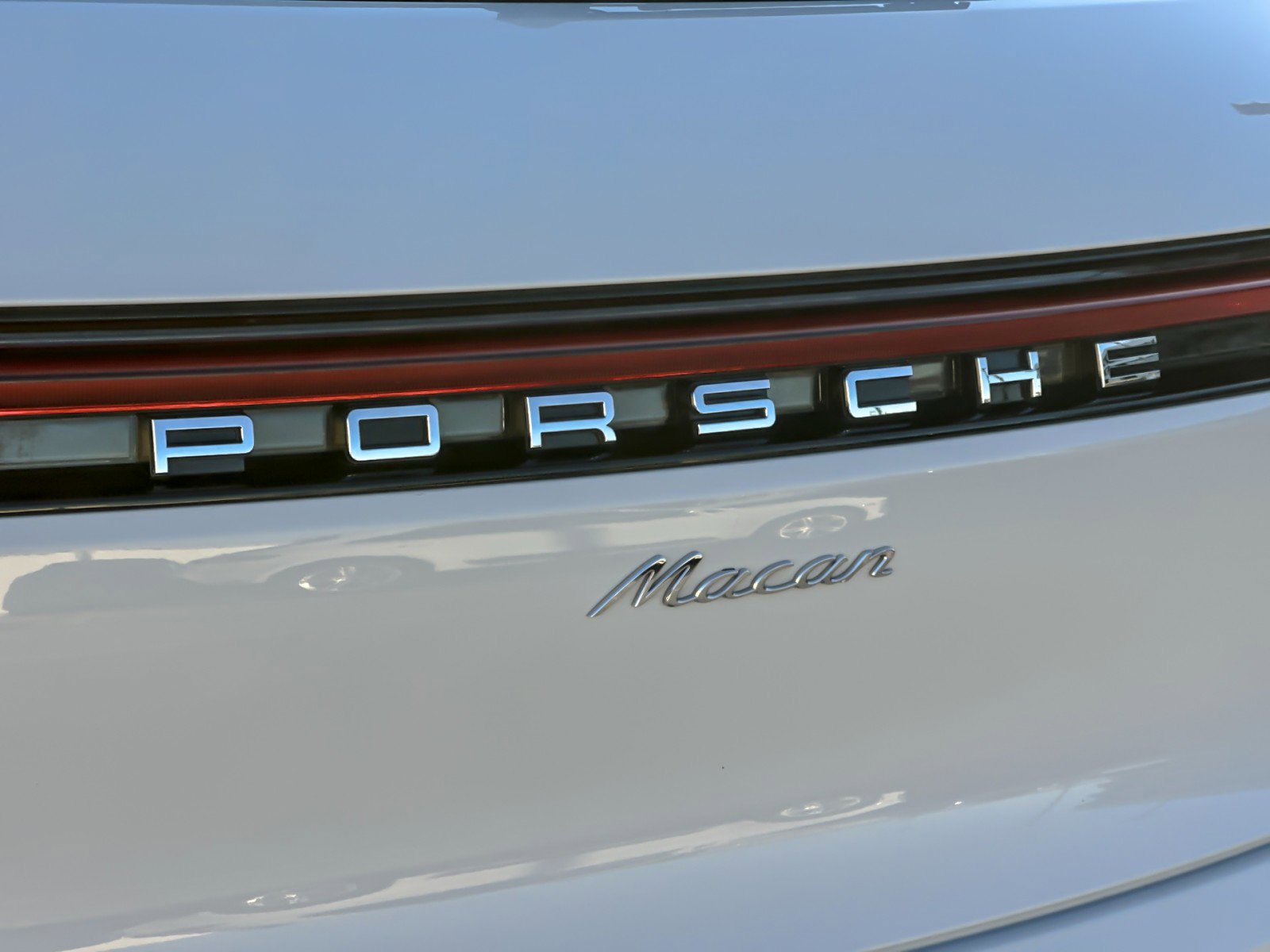 Used 2025 Porsche Macan image 27