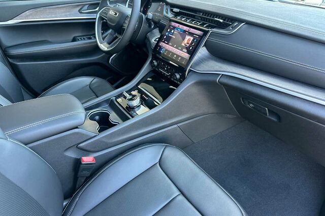 New 2025 Jeep Grand Cherokee Limited 4xe image 13
