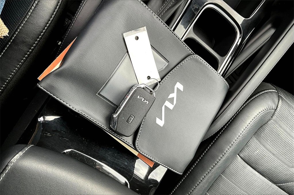 Used 2022 Kia Telluride SX w/ SX Prestige Package image 11