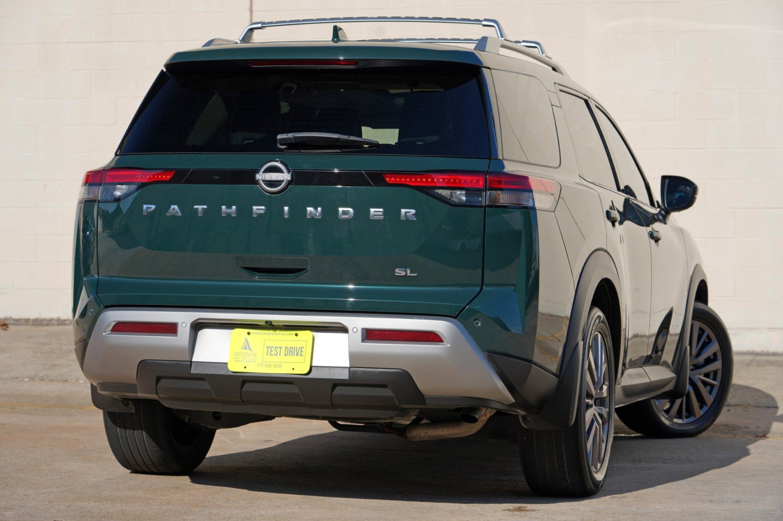 Used 2023 Nissan Pathfinder SL w/ SL Premium Package FWD image 4