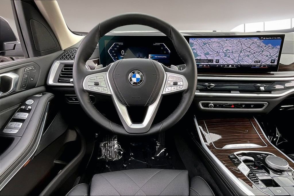 Used 2024 BMW X7 xDrive40i w/ Parking Assistance Package image 8