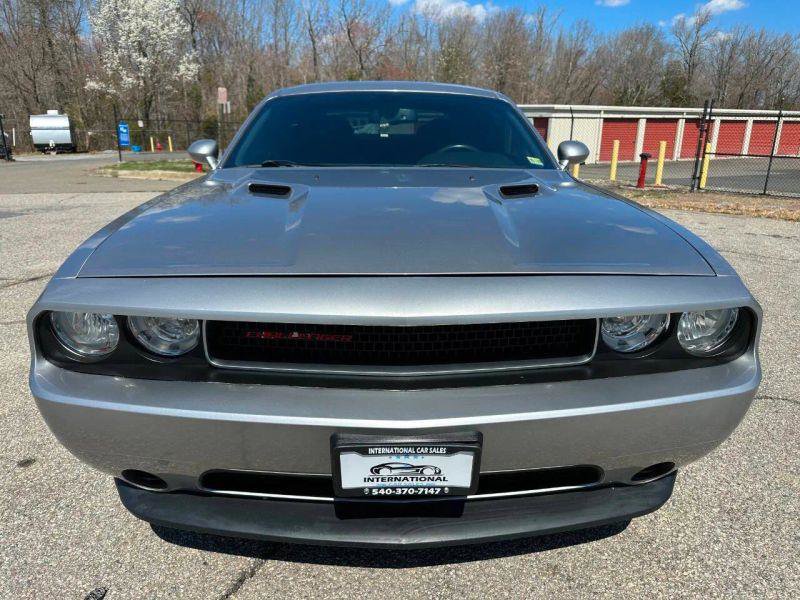 Used 2014 Dodge Challenger SXT RWD image 3