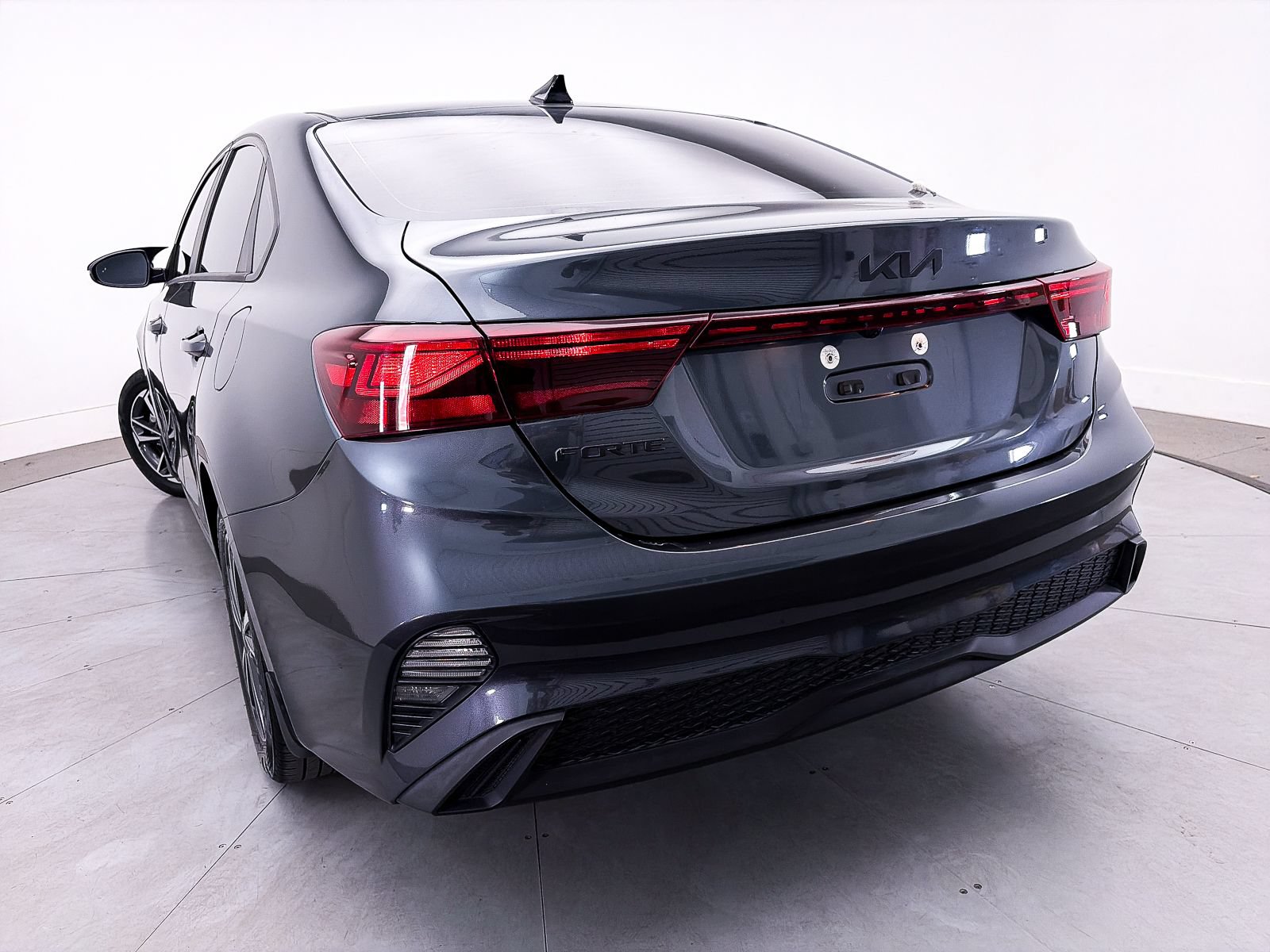 Used 2023 Kia Forte LXS w/ LXS Technology Package FWD image 7