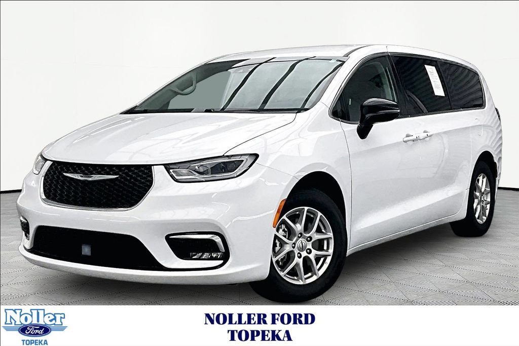 Used 2024 Chrysler Pacifica Touring-L