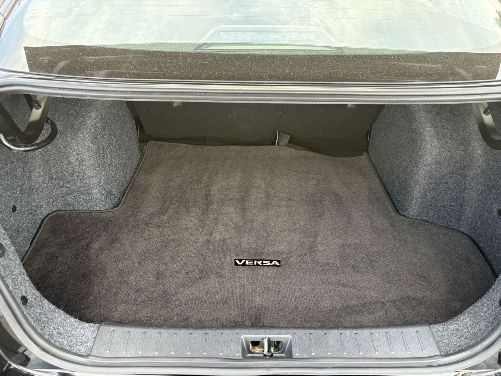 Used 2025 Nissan Versa SV w/ Trunk Package image 29