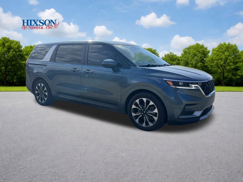 Used 2024 Kia Carnival EX image 1