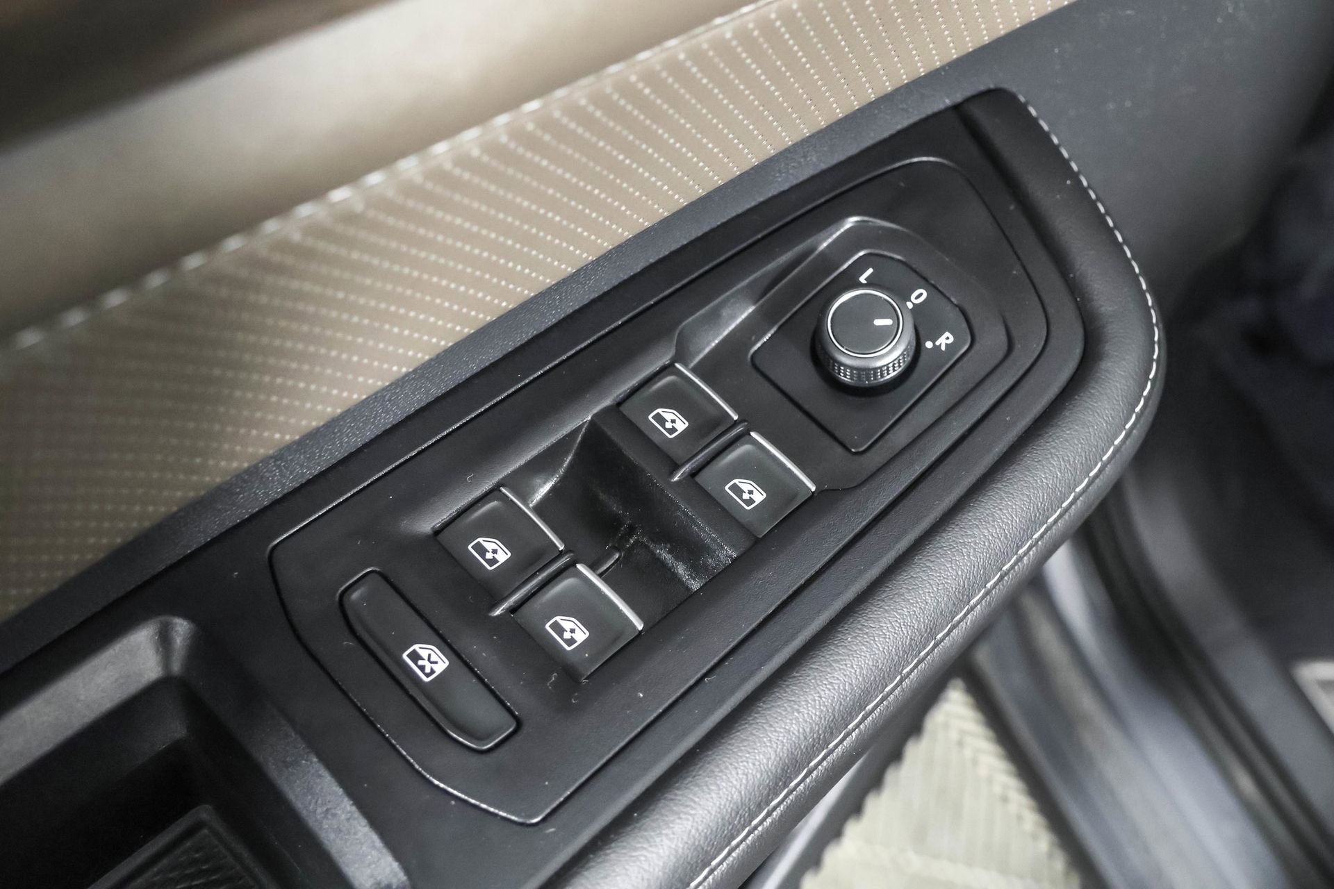 Used 2025 Volkswagen Atlas SEL image 32