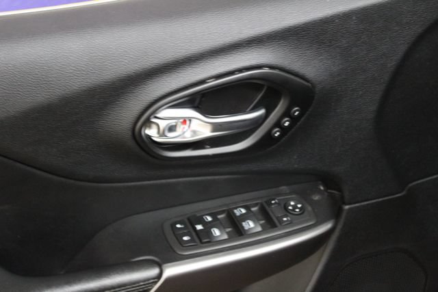 Used 2021 Jeep Cherokee Limited w/ Elite Package AWD/4WD image 13