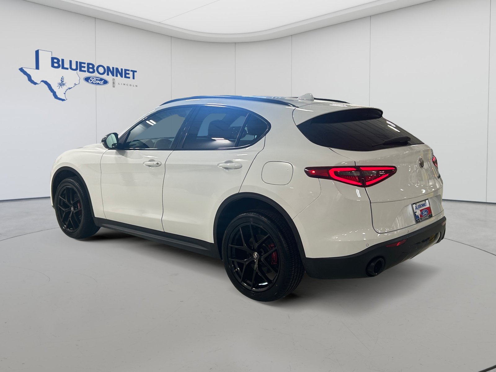 Used 2020 Alfa Romeo Stelvio w/ Nero Edizione RWD image 6