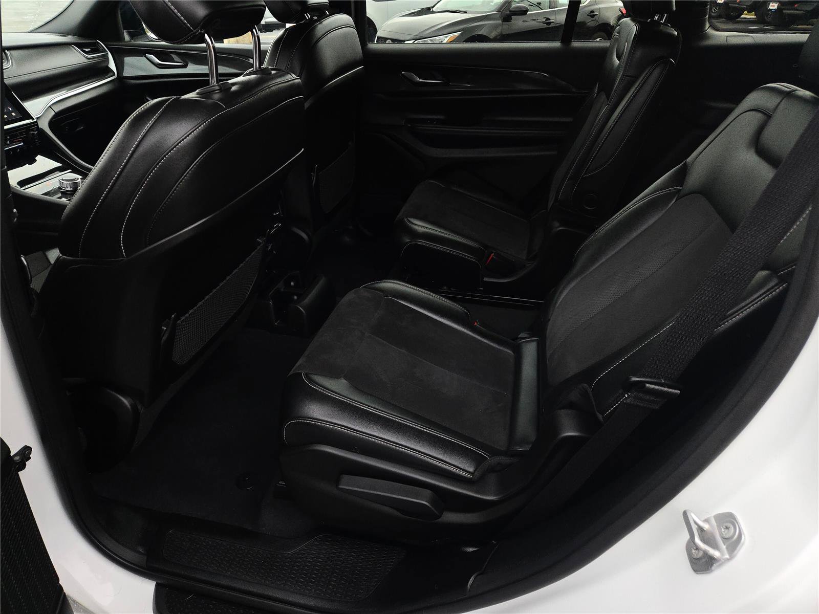 Certified 2023 Jeep Grand Cherokee L Laredo image 24